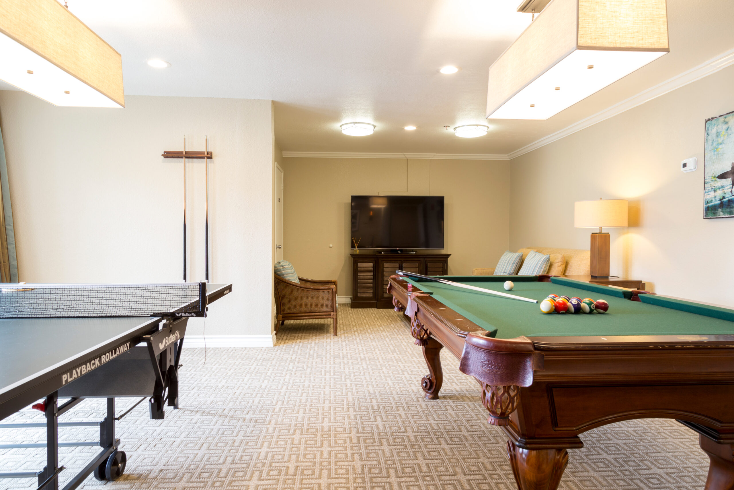 Billiards and ping pong in the lounge
