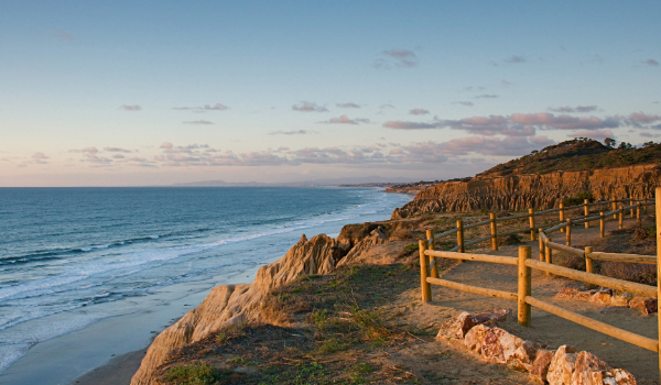 Torrey Pines trail overlooking the ocean