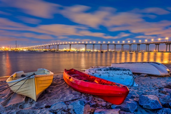 Kayaks and boats on the shore at Glorietta Bay