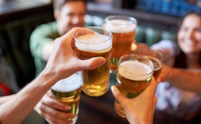 People drinking beer